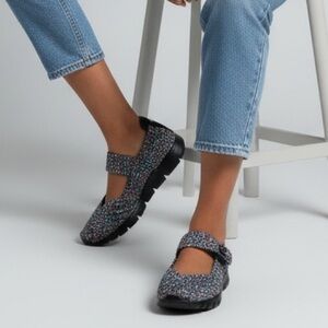 BERNIE MEV. - STYLE IS CHARM SLIP-ON SHOES.  SIZE 6.5 - COLORFUL WOVEN STYLE -S7